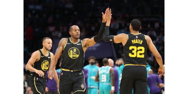 Curry dice che si sta riprendendo bene dall'infortunio al piede